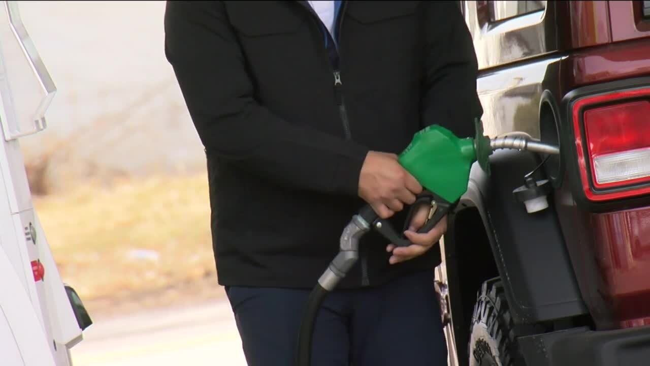 Illinois drivers flock to Wisconsin as gas prices continue to rise