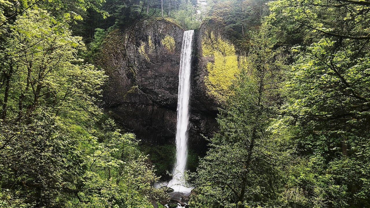 2 MINUTES OF SOOTHING SILENCE! | Latourell Falls | Columbia River Gorge National Scenic Area | 4K