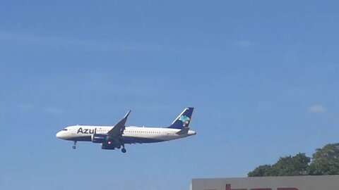 Airbus A320NEO PR-YRI na aproximação final antes de pousar em Manaus vindo de Porto Velho