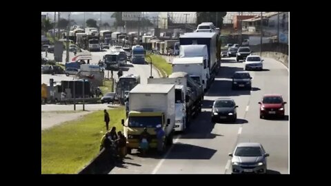 Caminhoneiros avaliam paralisação nacional em novembro se governo não atender demandas