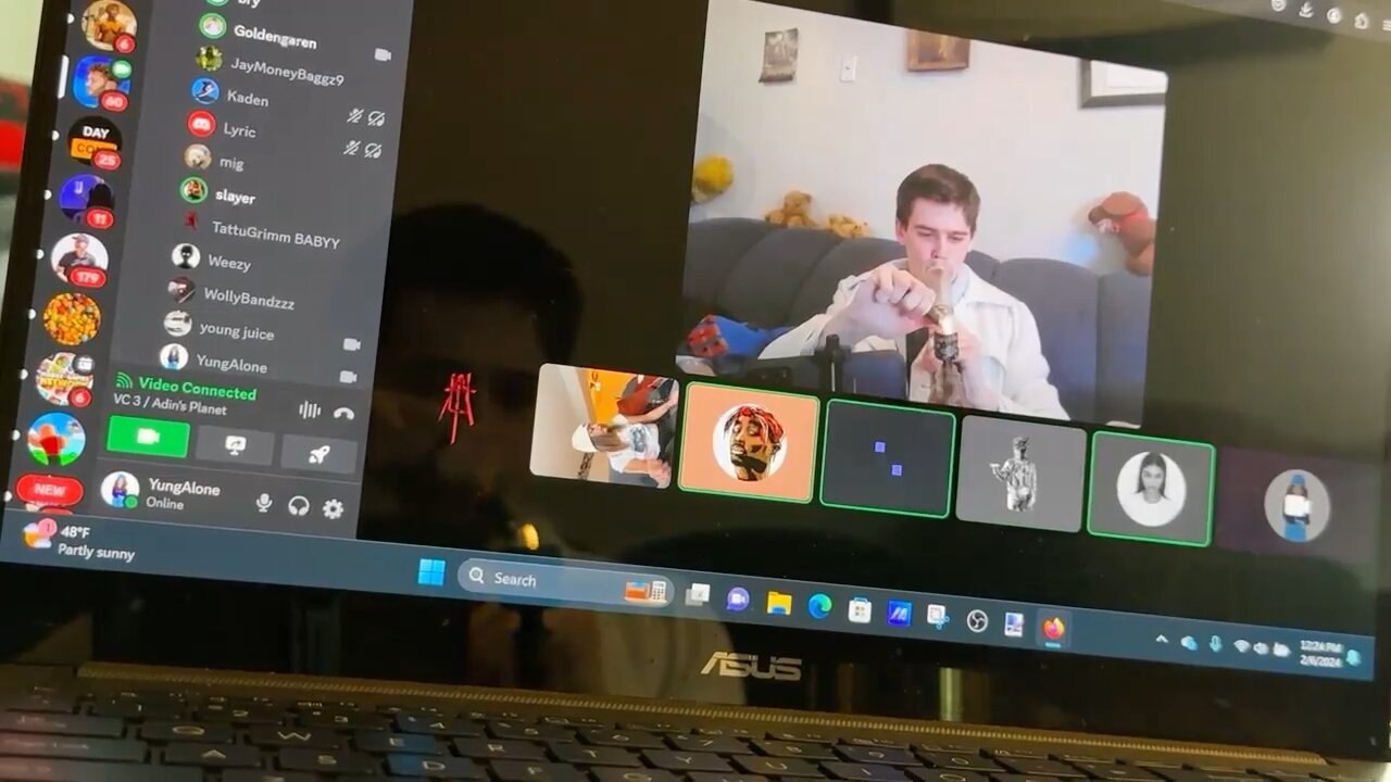 Yung Alone Takes Dab Bowl Rip with Same Girl on Discord Group Call