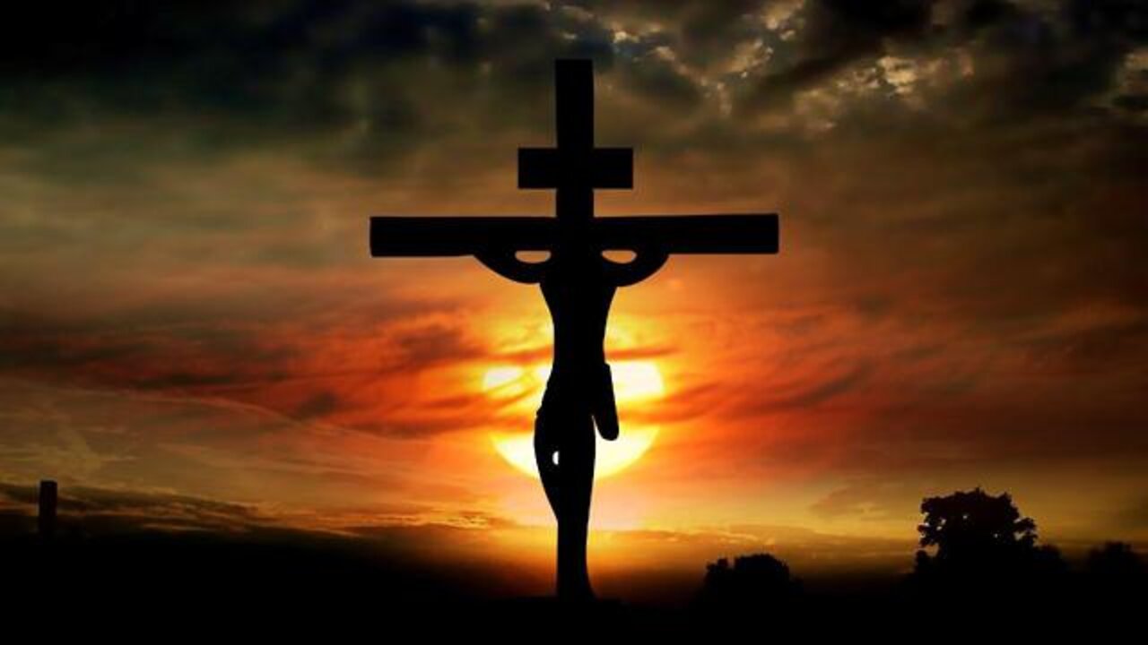 PRESIDENT TRUMP'S SECURITY HUGS TIMOTHY CHARLES HOLMSETH! PLEADS THE BLOOD OF JESUS CHRIST OVER TIM
