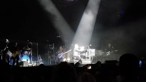 Billy Joel in Arlington Talking to the Audience