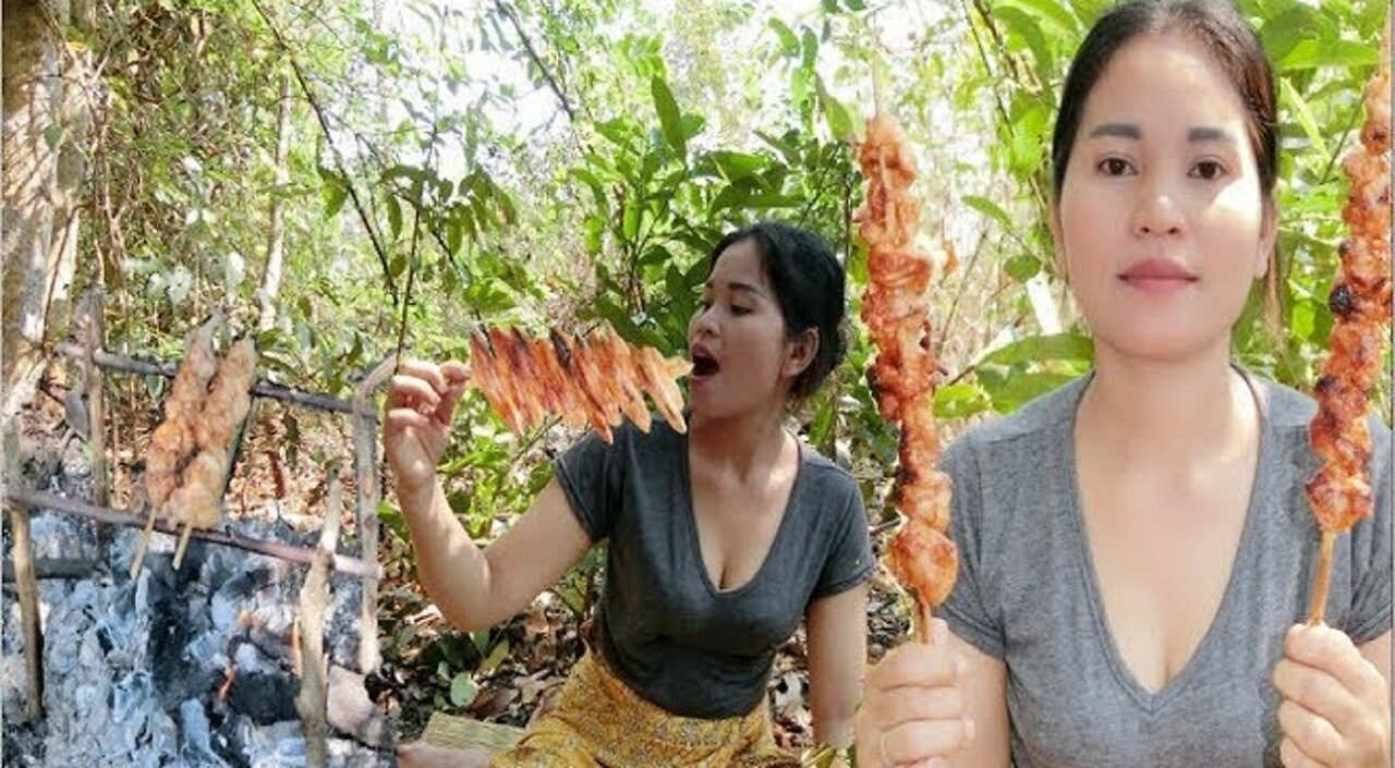 A woman picks chicken food to cook chicken food delicious