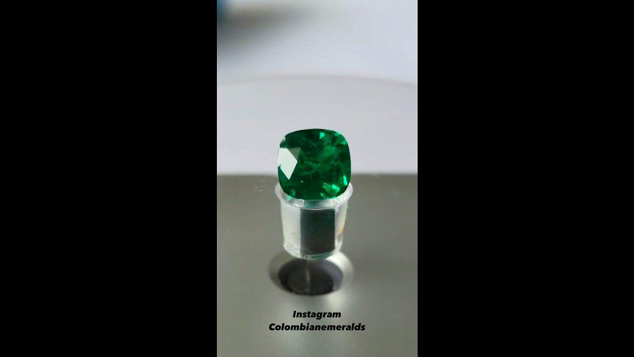 3.65 carat Top fine investment quality AAA Colombian emerald dark green cushion cut