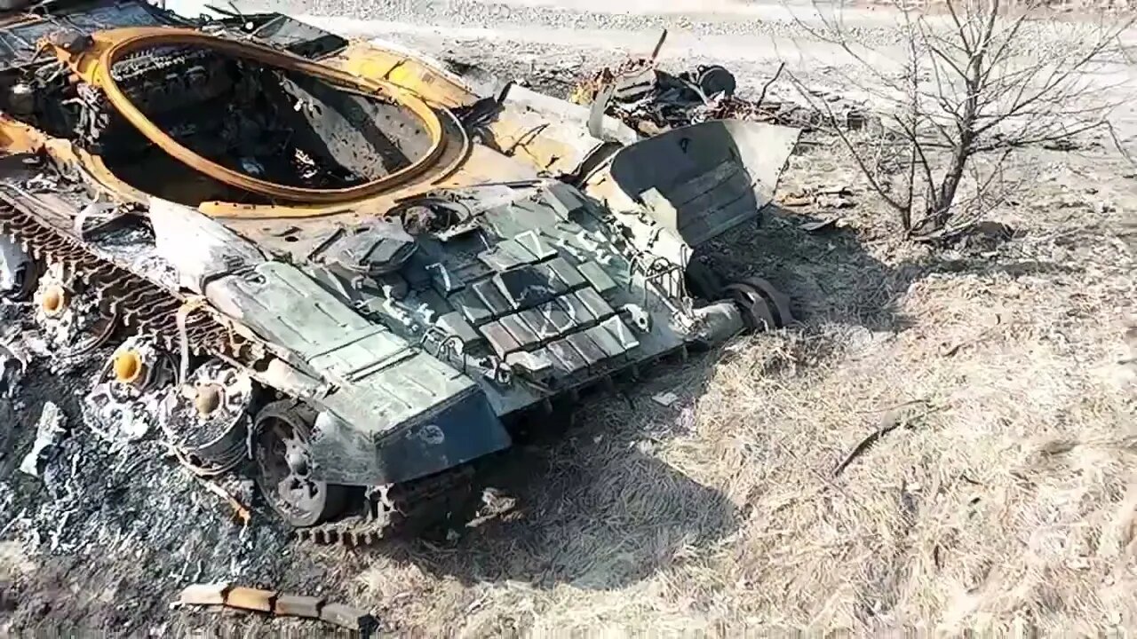 UKRAINIAN JAVELIN DESTROYED A RUSSIAN T-72B TANK!