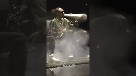 #eminem is getting stoned on stage with #snoopdogg #hiphop #hiphopculture #drdre #eastcost