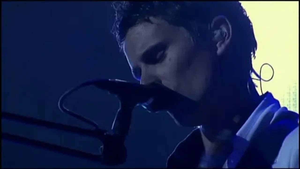 Blackout live - Muse- mastered- ( lyrics in description )