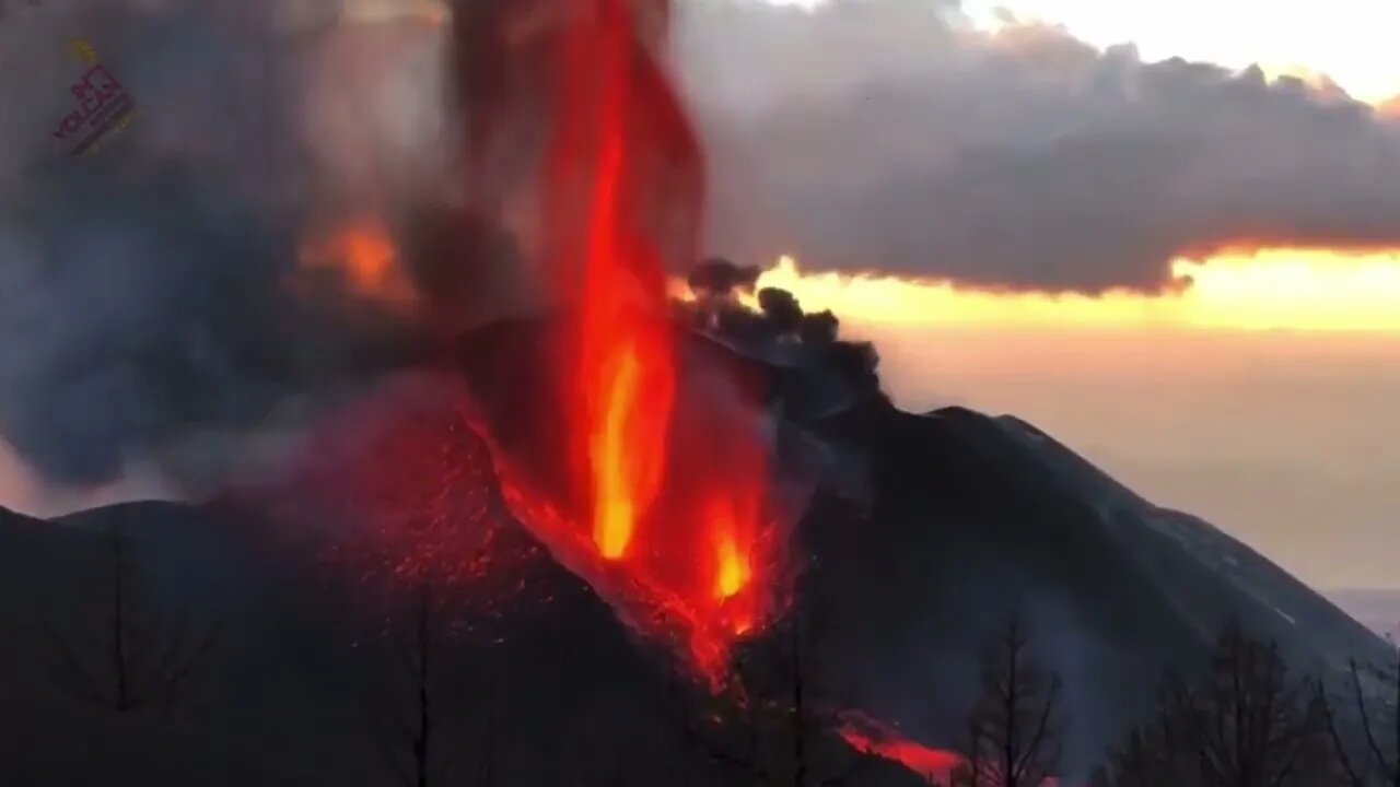 Cumbre Vieja - Lava Fountain of 400-500m