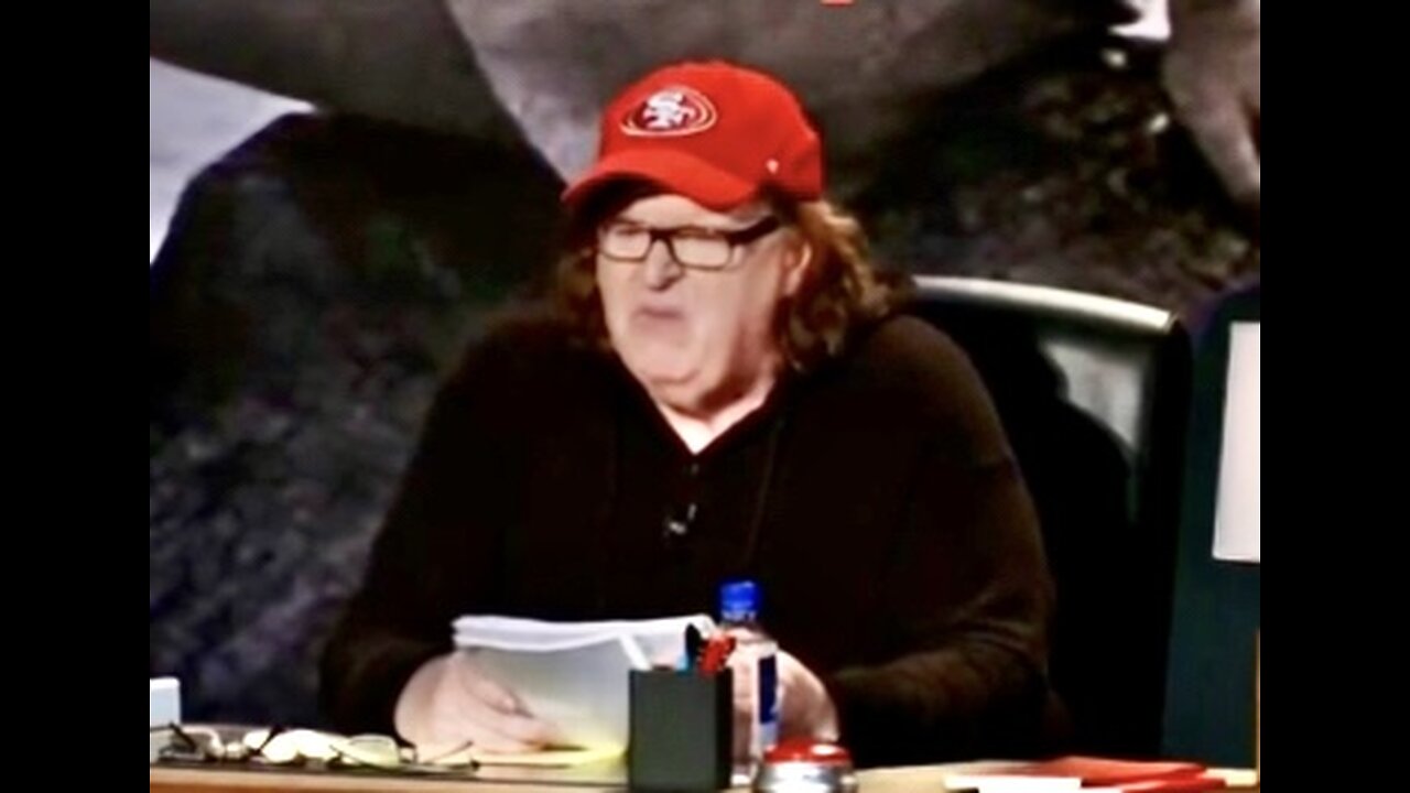 Michael Moore backs Trump! 😳