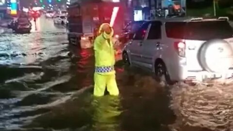 #banjir BANJIR DI BANDARLAMPUNG JALAN KARTINI DEPAN HOTEL HORISON