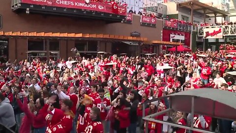 Chiefs fans process heartbreaking loss at Power & Light party