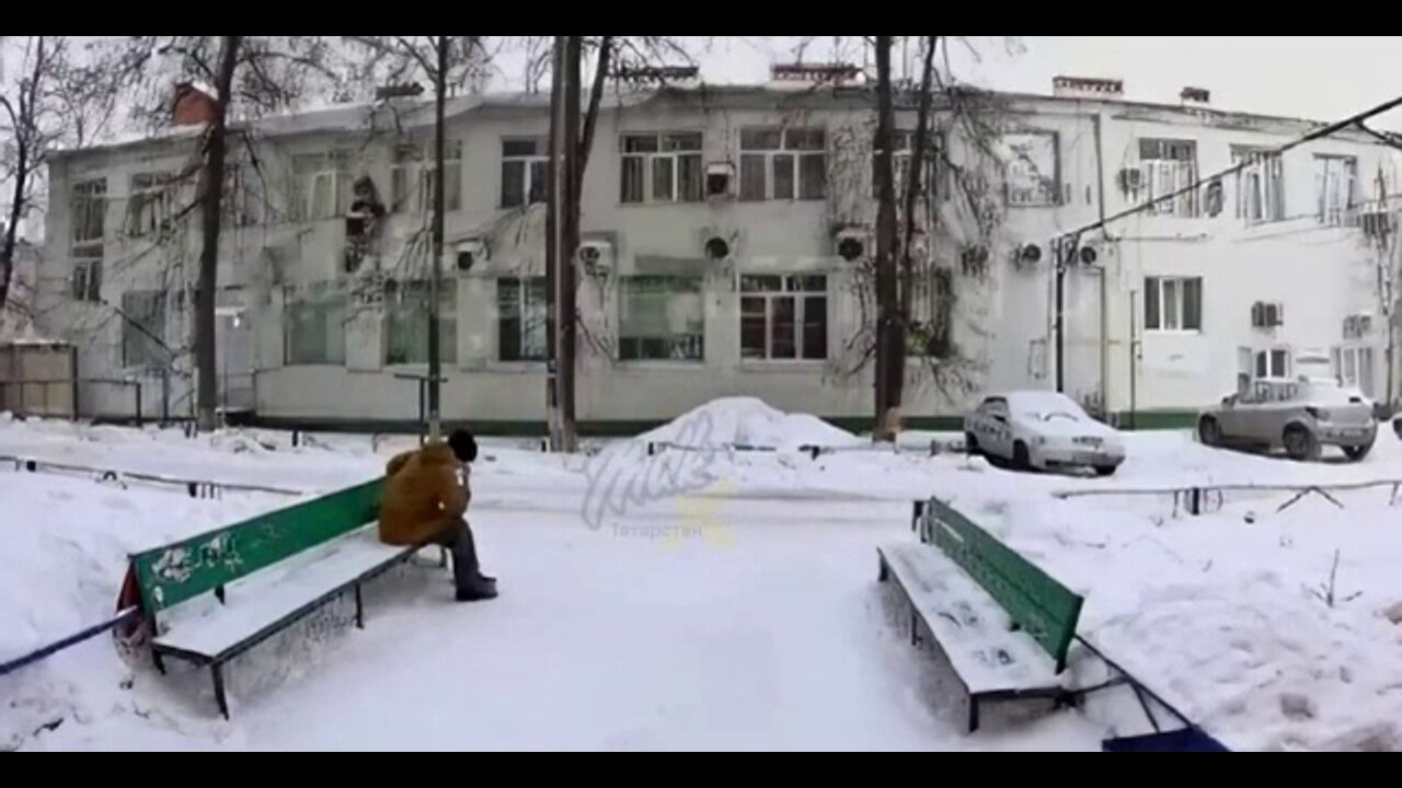 A local man died in front of a bank in Aznakayevo, Tatarstan.