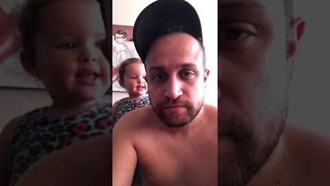 Brincando com meu tio - Playing with my uncle - मेरे चाचा के साथ खेल रहा है - 和我叔叔一起玩 - اللعب مع عمي