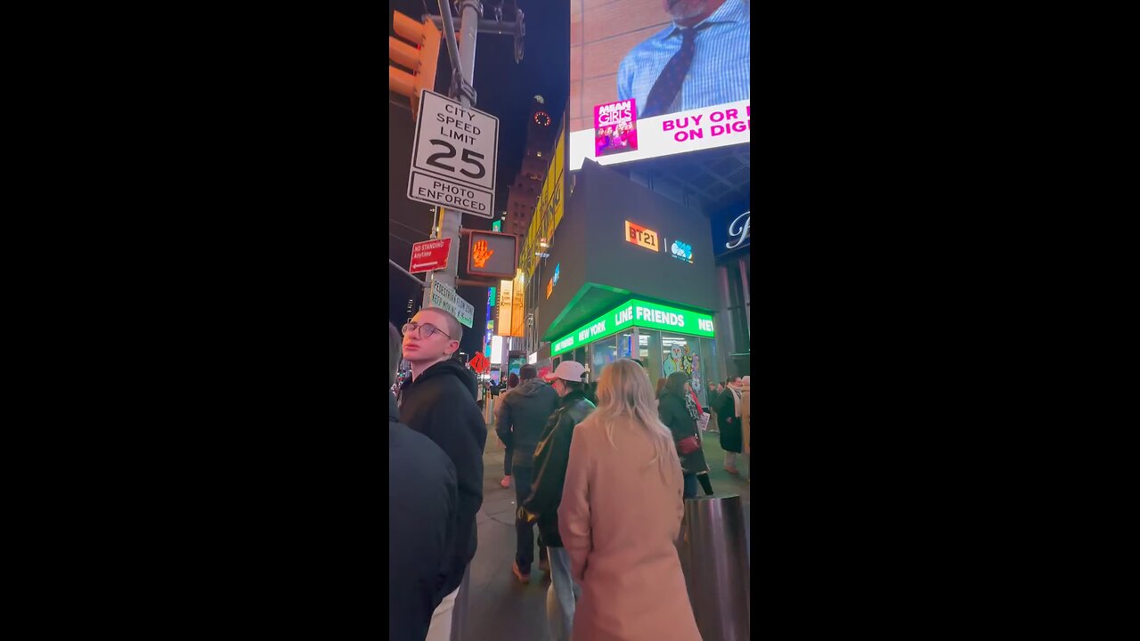 Midtown Manhattan Times Square Love New York City #newyorkervideo #nuanpainy #newyorkerusa