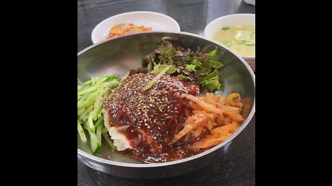 Korean spicy noodle with vegetable 비빔국수