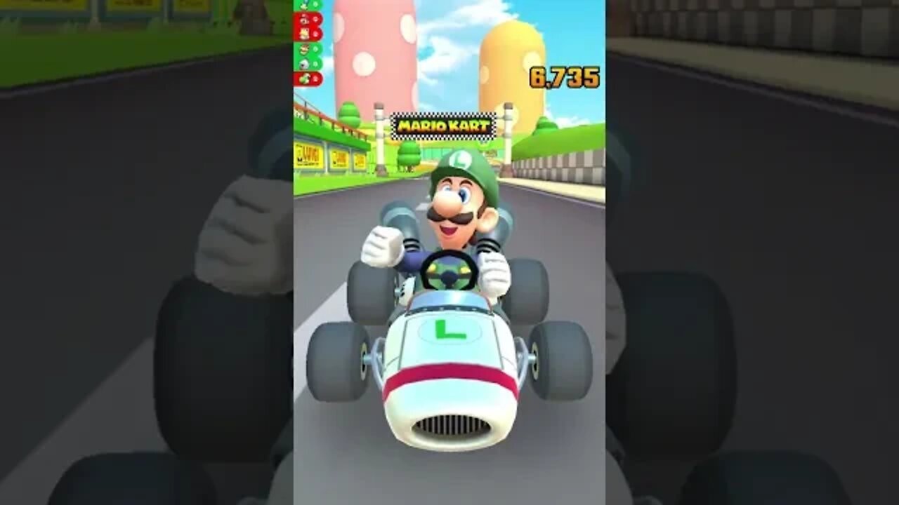 Mario Kart Tour - Luigi (Classic) Gameplay (Mario vs. Luigi Tour: Token Shop Reward Driver)