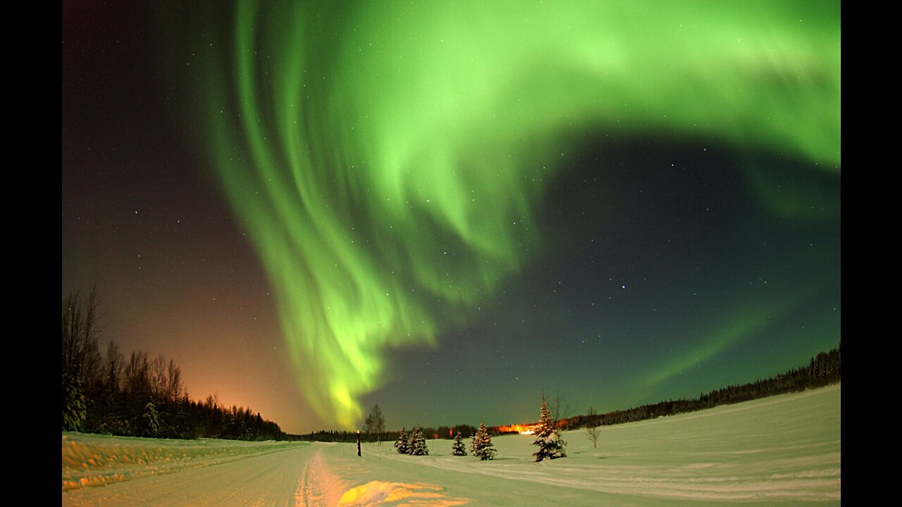 BOREALIS BONANZA: Relax and meditate to the calming sights of the Aurora Borealis