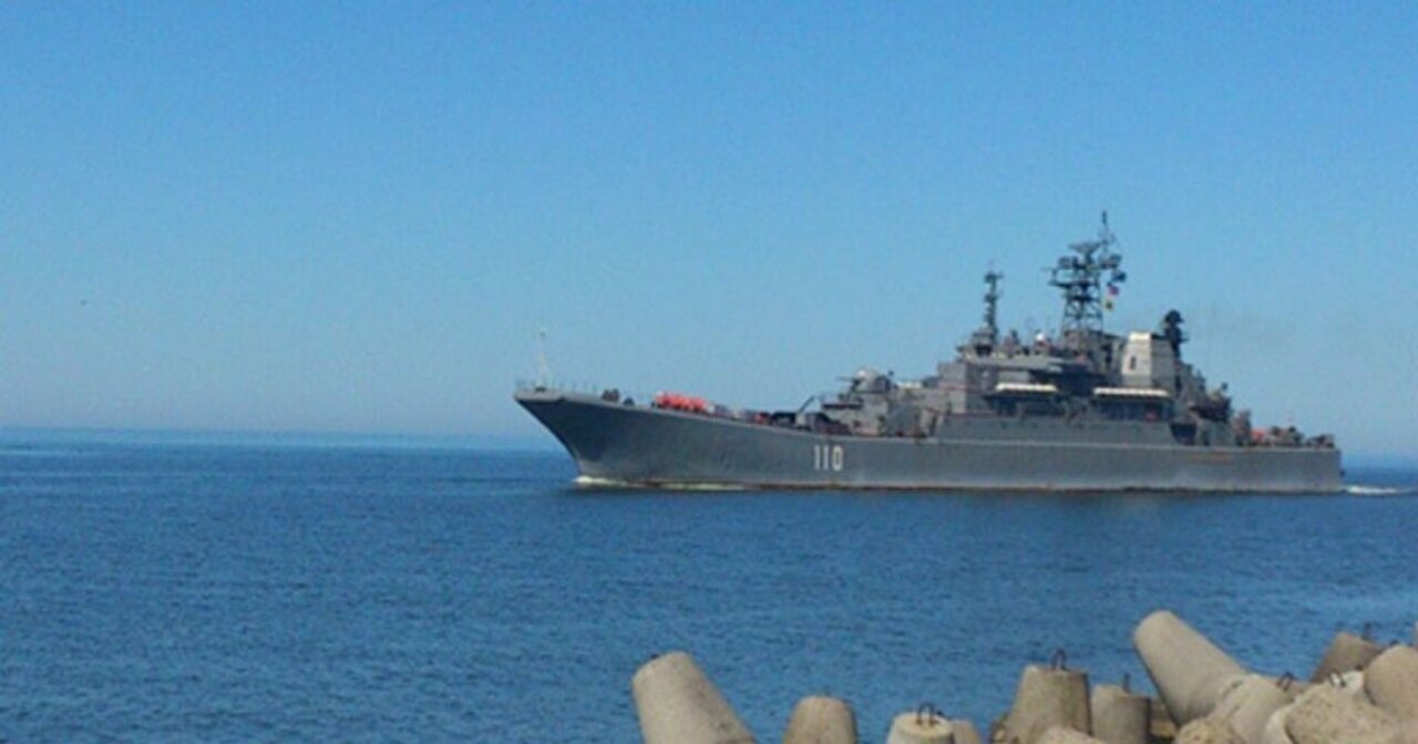 Ukraine situation reaches fever pitch as Russian invasion fleet appears