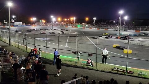 Figure 8 race final laps at Riverhead Raceway