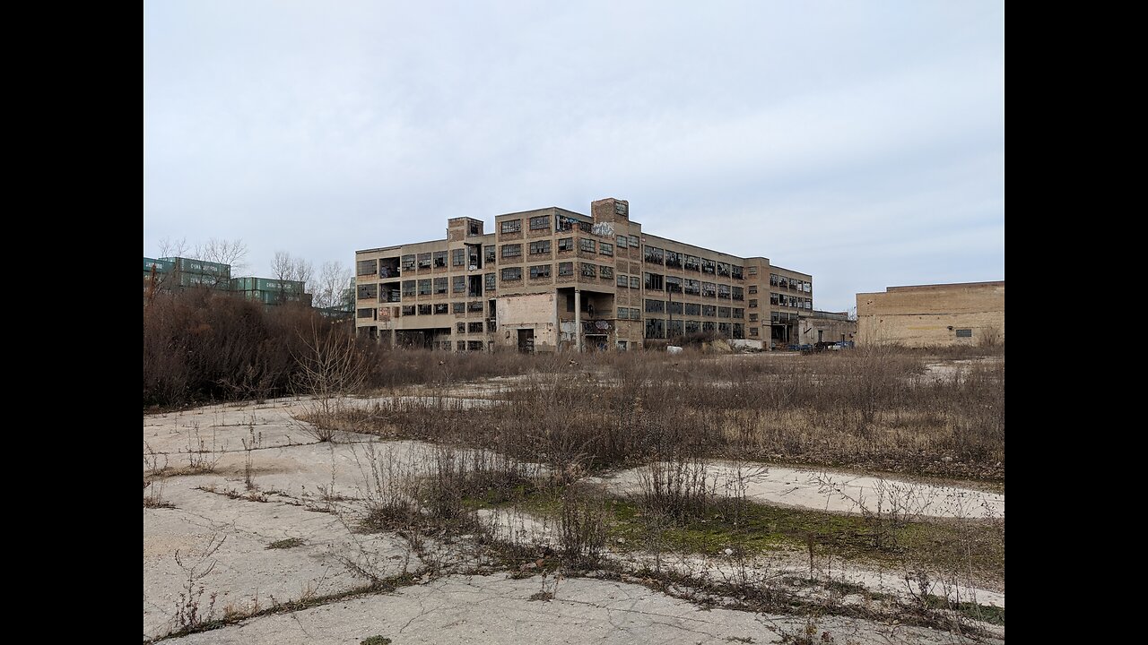 Exploring an Abandoned Train Factory | Chicago November 2018