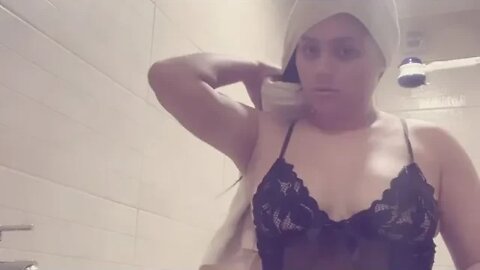 Changing Dress_Yanina Molina_Yanina Molina Videos