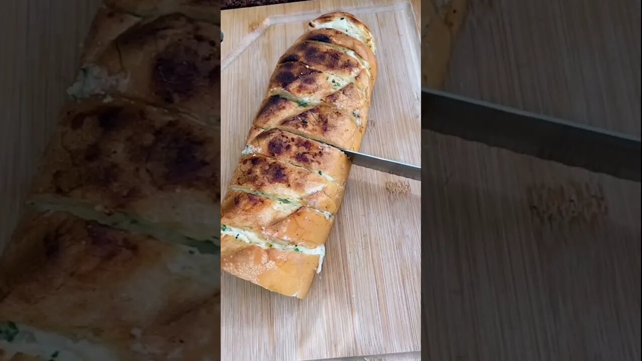 PÃO DE ALHO CASEIRO 🥐🧄 | Receitas #Shorts