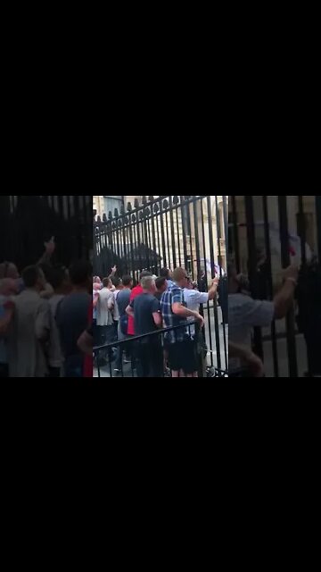 UK Patriots Protest Tommy Robinson's Arrest on Downing St (5-26-2018)