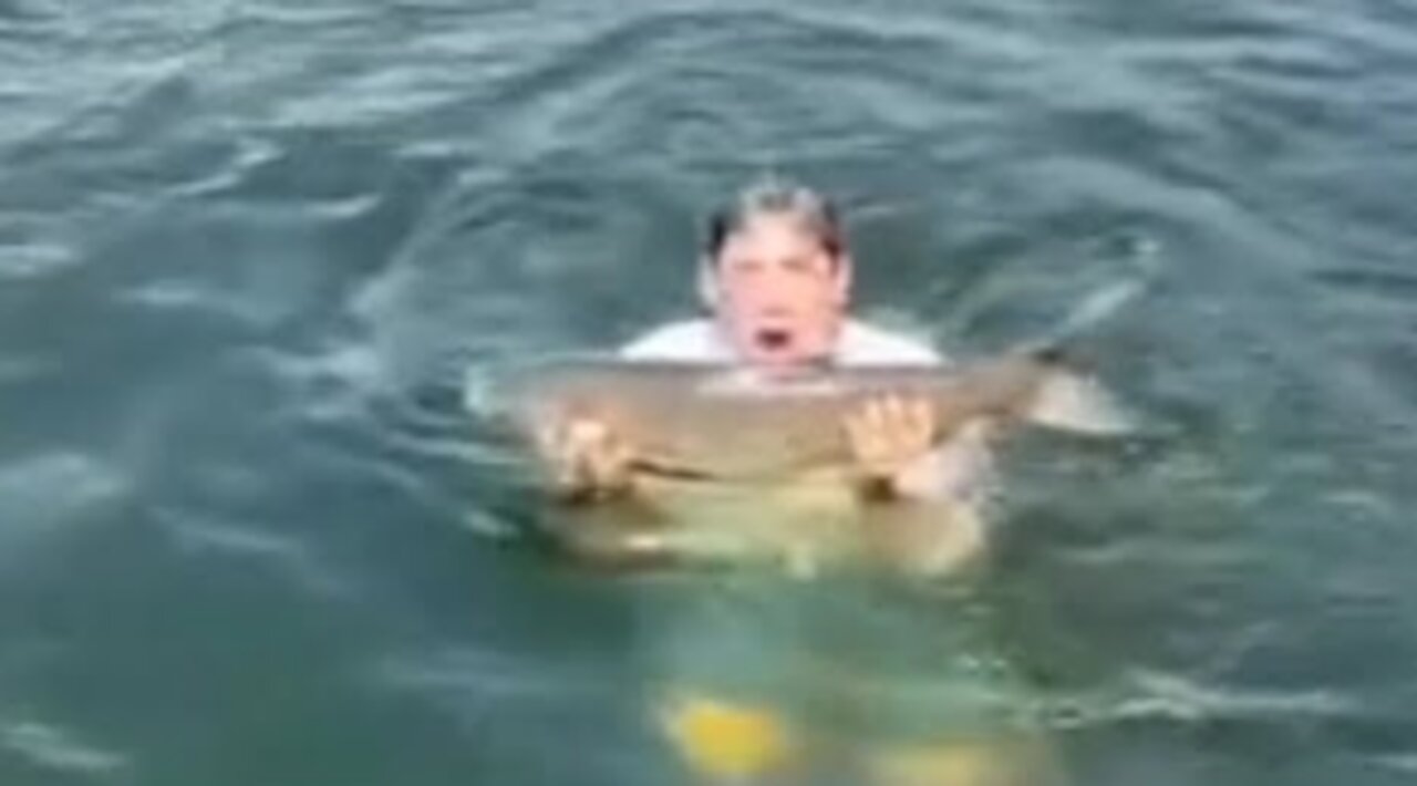 Dad Jumps in the Water to Catch Huge Fish for his Kids