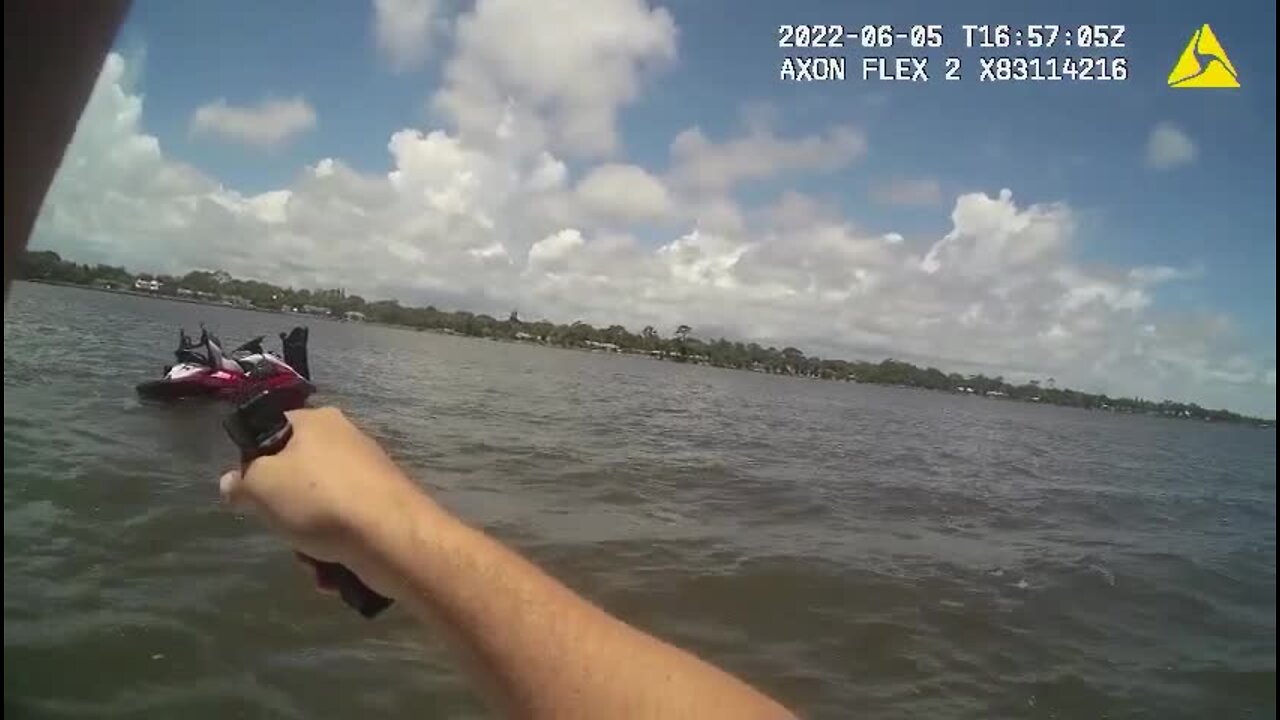 VIDEO: Florida deputies borrow boat to arrest man on stolen jet ski