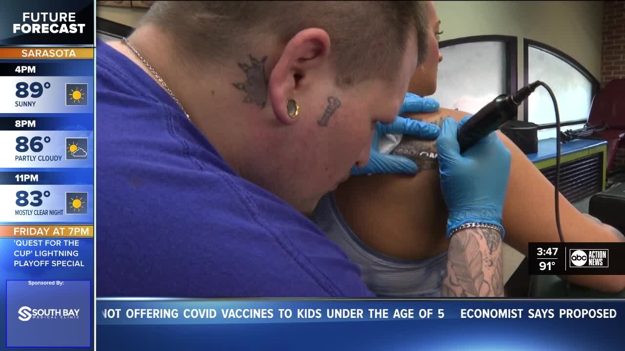 Lightning fans ink their dedication to the team