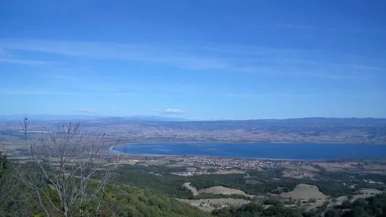 Η λίμνη Κορώνεια Αγ. Βασιλείου από τον Χορτιάτη