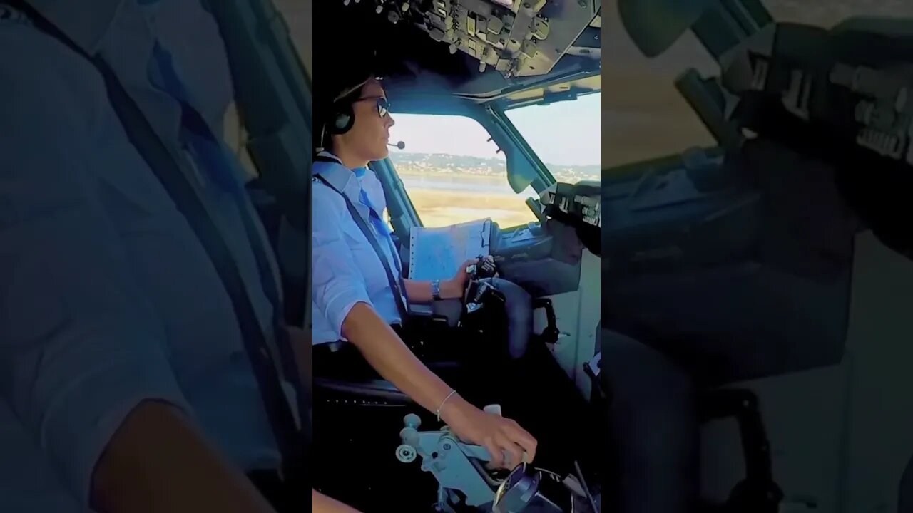 👩🏼✈️ 737 touching down in Corfu🇬🇷