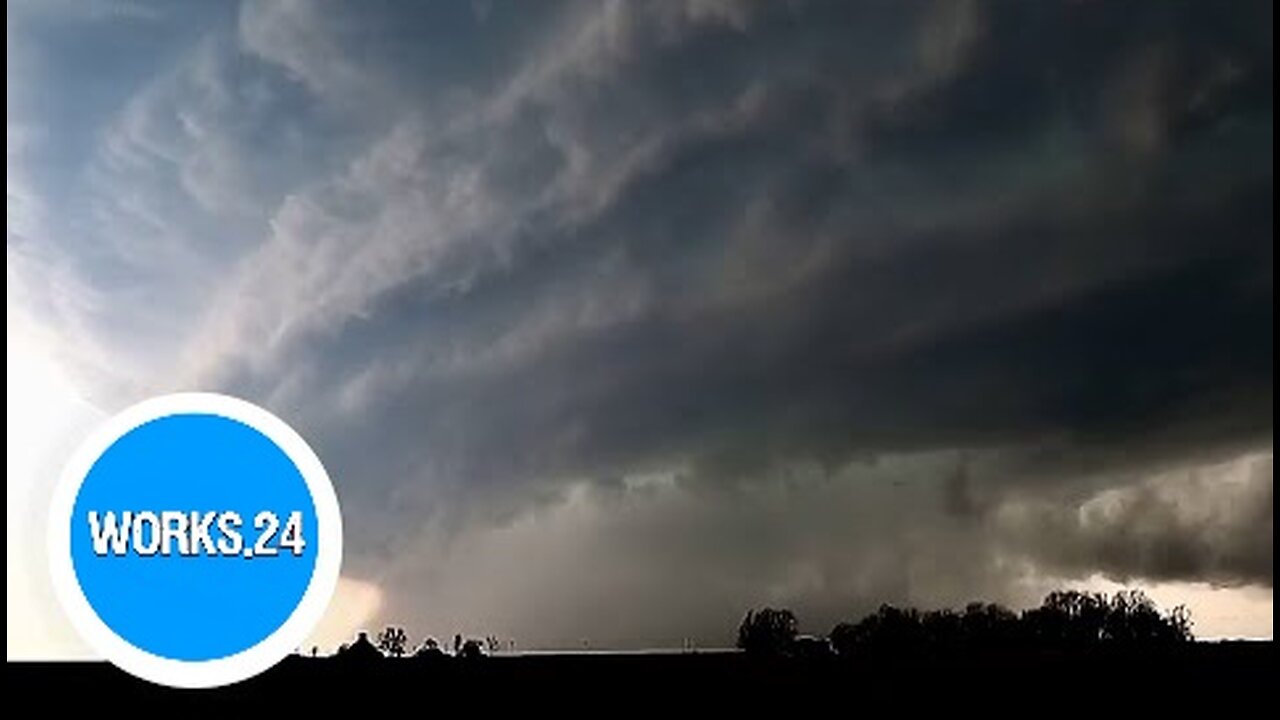 Massive supercell storm causes tornado in western Illinois