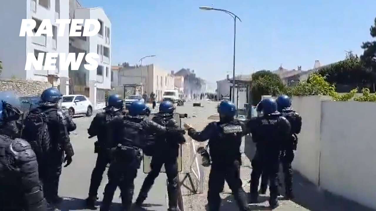 French Police Fire Tear Gas at Looters in La Rochelle