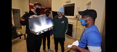 Mr beast giving $100,000 dollar to a pizza dilivery boy 😄