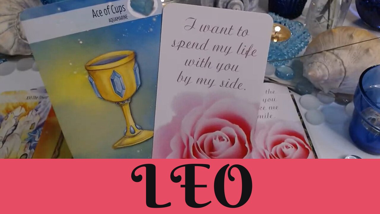 LEO♌ 💖NEW LOVE APPEARS😮👄 BREAKING AWAY FROM THE KARMIC PAST🪄💘 LEO LOVE TAROT💝