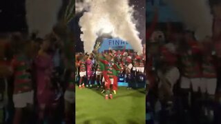 Portuguesa de Desportos campeã levantando a taça da Série A2 do Campeonato Paulista