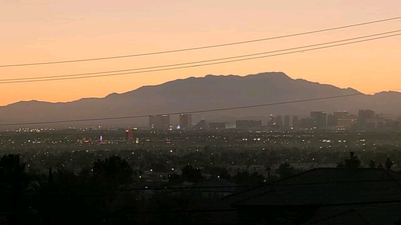 Did you see tonight's Las Vegas sunset? Check this out! 12.18.2024 #lasvegas #follow #travel