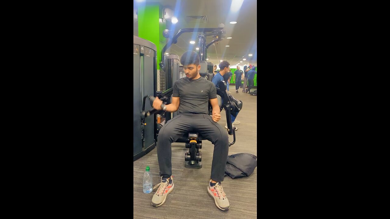 Bicep curls da #pakistan#fitness#viral#rumble