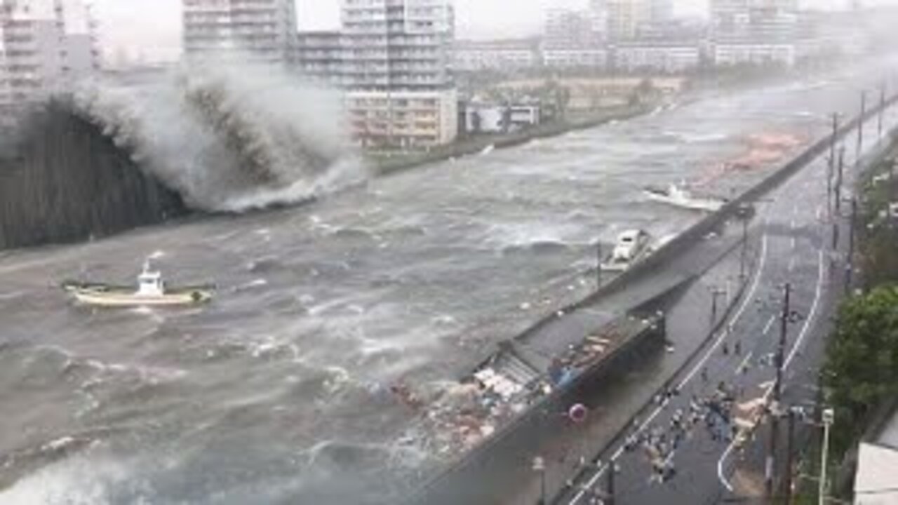 Japan Rivers bursts and flooding! Typhoon Talas hits Tokyo