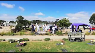 SOUTH AFRICA - Cape Town -The body of a man pressumed to have been poisoned to death is being exhumed today. (pDx)