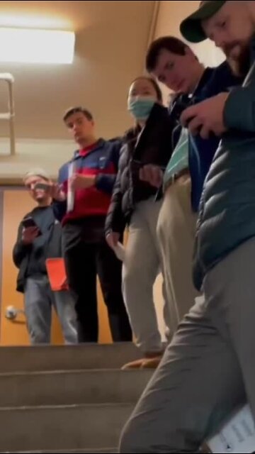 Long lines, cramped conditions reported at Milwaukee polling location, TMJ4 confirms