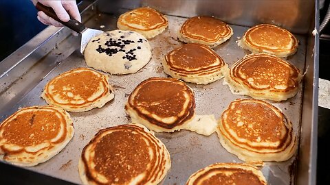 American Food - The BEST BREAKFAST PANCAKES and FRENCH TOAST in New York City!
