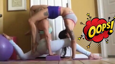 FUNNY HOT GIRL YOGA FAIL / 2 girls stretching fail falling crotch in the face / йога растяжка прикол