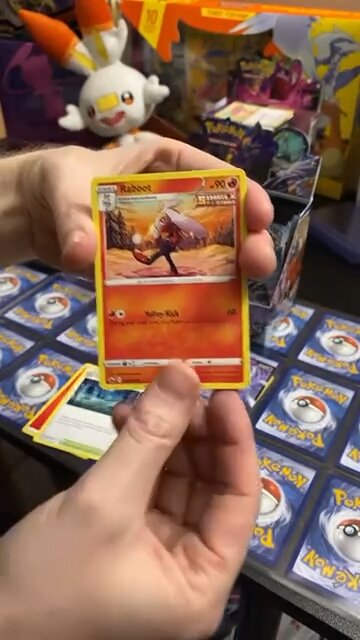 Pulling the Best Chilling Reign Card!! #pokemon