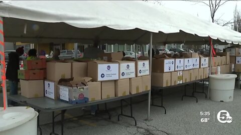 Hundreds of families show up for new pop-up produce distributions in Cleveland