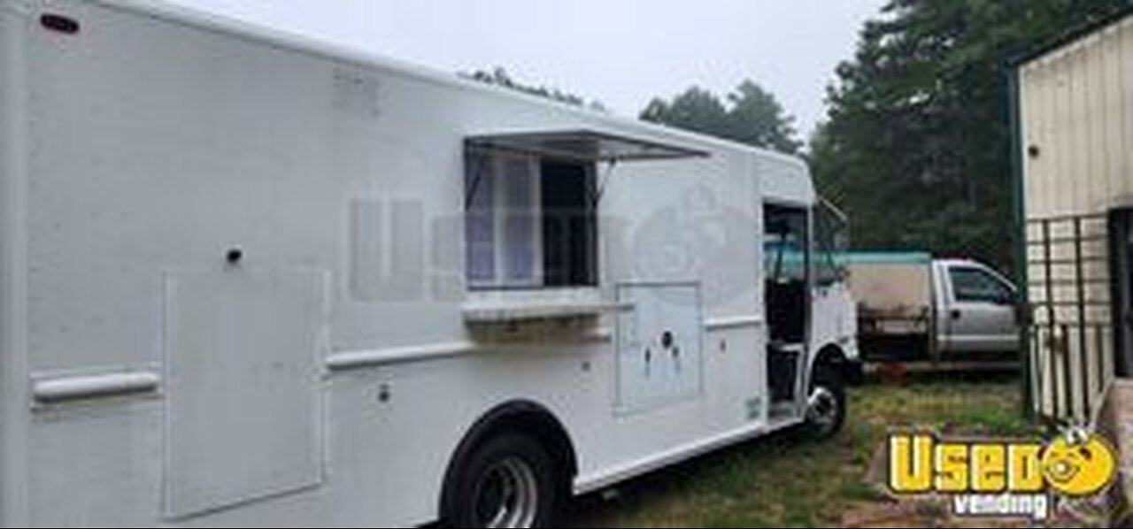 LOW MILES 2009 - 24' Freightliner Diesel V10 Food Truck Mobile Food Unit for Sale in New Jersey!