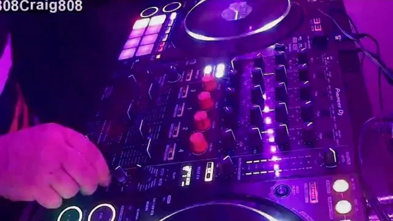 Old school stuff breaks, mashups and 90s rave 4 decks in the mix DDJ1000