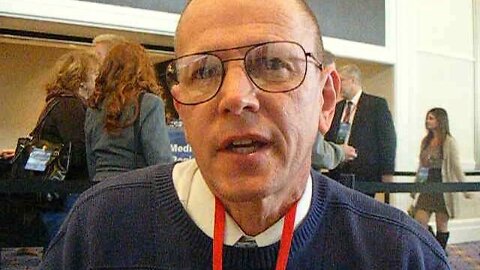 Field Guide to Bloggers David Leek Cash in the hand